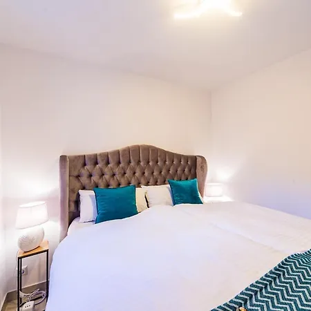 Lit Living: Luxury - Box Spring - Zwischen Ma Und Hd - Netflix - 8 Personen Lejlighed *